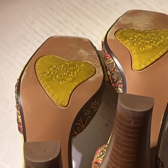 Cheeky Monkey Tapestry Open-Toed Pump. 6 - Picture 5 of 10